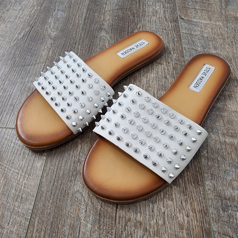 Steve Madden Farryn White Leather Silver Studded Slide Sandals, Women's Size 9.5